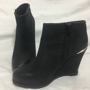 Black Leather Steve Madden Platform Booties size 7